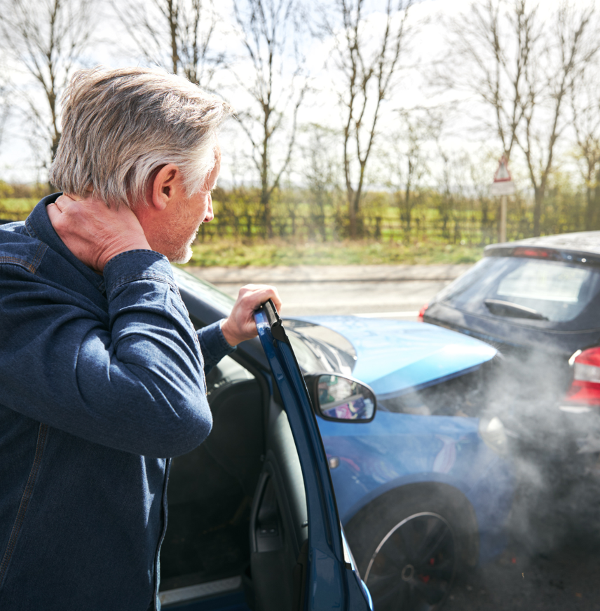 Descubre cómo determinar la responsabilidad en un accidente automovilístico basándote en el daño a los vehículos.
