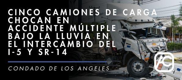 Cinco camiones de carga chocan